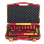 VDE 1000V Insulated 16-Piece 3/8" Torque Wrench Tool Set | 10–60Nm Torque Wrench, Metric Sockets 10–27mm, Hex Sockets 4–10mm, Extension Bars & T-Handle Wrench | Ergonomic Dual-Color Injection Molded Design | 10000V High Voltage Tested | DIN EN IEC 60900:2018 Certified | PHC16P3/8