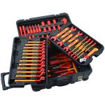 VDE 1000V Insulated 68-Piece Tool Set | 3/8" & 1/2" Metric Sockets, Reversible Ratchets, T-Handle Wrench, Extension Bars & Hexagon Sockets | 8–24mm Open-End & Ring Wrenches | Combination, Long Nose & Diagonal Cutting Pliers | Cable Knife & Phillips/Slotted Screwdrivers | Ergonomic Dual-Color Injection Molded Design | 10000V High Voltage Tested | DIN EN IEC 60900:2018 Certified | PHC68A