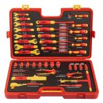 VDE 1000V Insulated 39-Piece 3/8" Tool Set | 3/8" Ratchet & T-Handle Wrenches, Extension Bar, Metric Sockets 8–19mm, Hex Sockets H4–H8, Screwdriver Sockets & Open-End Wrenches | T20–T30 Torx Sockets | Slotted, Phillips & Precision Screwdrivers | Needle Nose & Diagonal Pliers | Electrician's Knife & Insulated Wire | Ergonomic Dual-Color Design | 10000V High Voltage Tested | DIN EN IEC 60900:2018 Certified | PHC39B